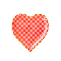 Plato de papel con forma de corazón a cuadros