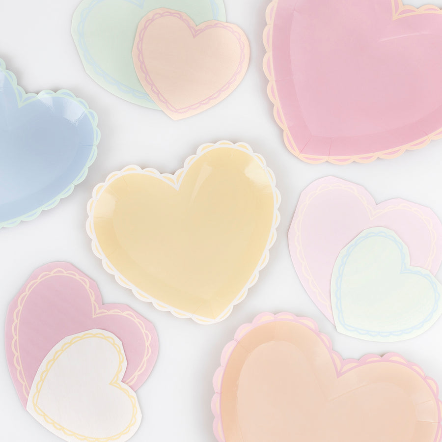 Platos pequeños de corazón pastel (x 8)