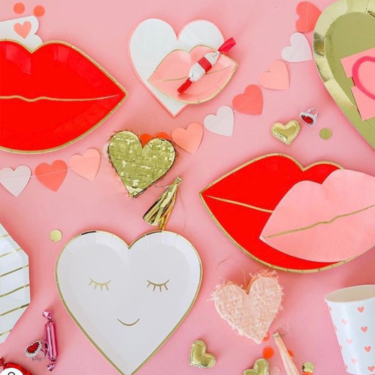 Juego de platos de papel grandes con forma de corazón pastel – Por Meri-Meri